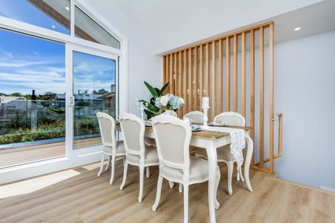 Photo of property in 7b Garadice Road, Rothesay Bay, Auckland, 0630