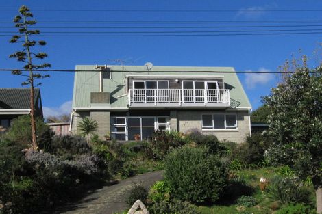 Photo of property in 16 Queens Road, Waikanae Beach, Waikanae, 5036