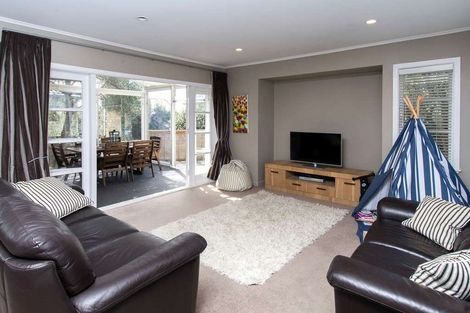 Photo of property in 29 Bradbury Road, Botany Downs, Auckland, 2010
