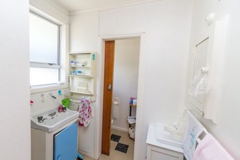 Photo of property in 1/10 Mckelvey Place, Tawa, Wellington, 5028