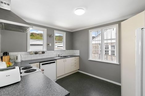 Photo of property in 10 Cleland Crescent, Naenae, Lower Hutt, 5011