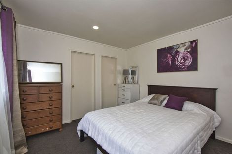 Photo of property in 2/8 Bronzewing Terrace, Unsworth Heights, Auckland, 0632