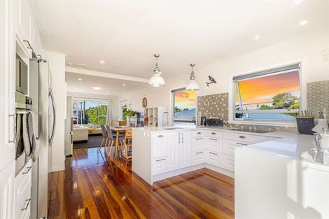 Photo of property in 21 Covil Avenue, Te Atatu South, Auckland, 0610