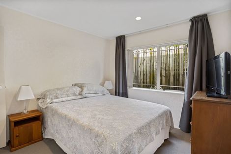 Photo of property in 8 Lorikeet Place, Unsworth Heights, Auckland, 0632