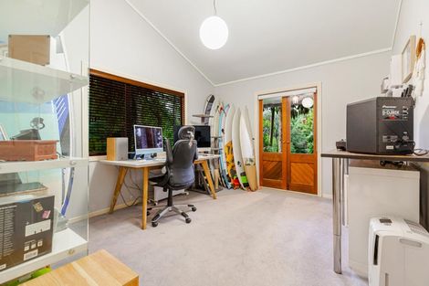 Photo of property in 84 Mountain Road, Henderson Valley, Auckland, 0612
