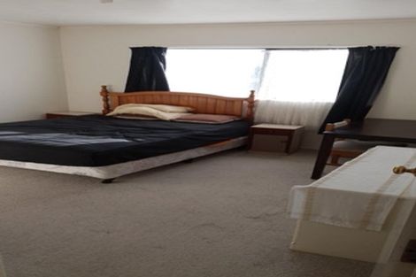 Photo of property in 2/8 Quiet Street, Te Atatu South, Auckland, 0610