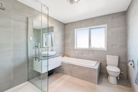 Photo of property in 68 Colonial Drive, Silverdale, 0932