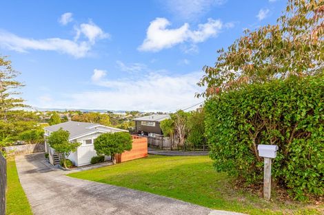 Photo of property in 17 Castaing Crescent, Te Atatu South, Auckland, 0610