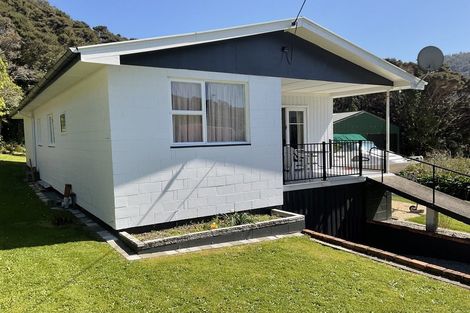 Photo of property in 22 Old Mill Road, Okiwi Bay, 7193