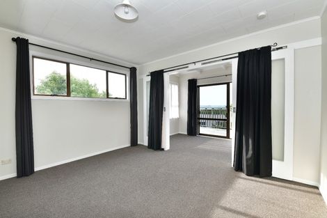 Photo of property in 1 Surf Road, Stanmore Bay, Whangaparaoa, 0932