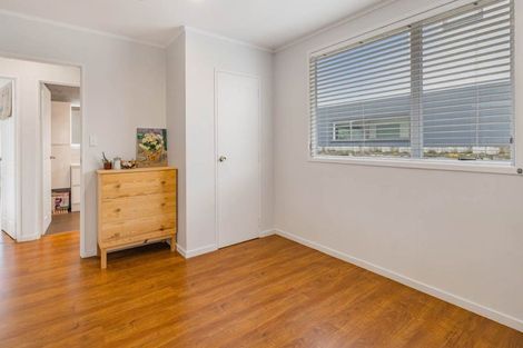 Photo of property in 2/18 Ocean View Road, Northcote, Auckland, 0627