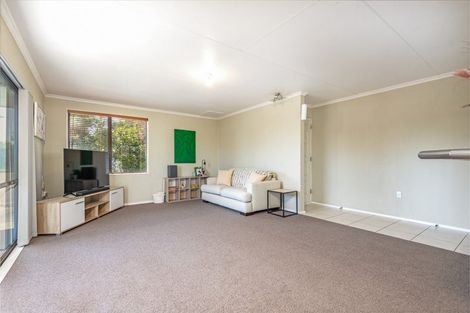 Photo of property in 12 Hillcrest Drive, Kelvin Grove, Palmerston North, 4414