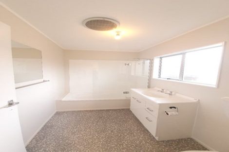 Photo of property in 2/11 Challen Close, Conifer Grove, Takanini, 2112