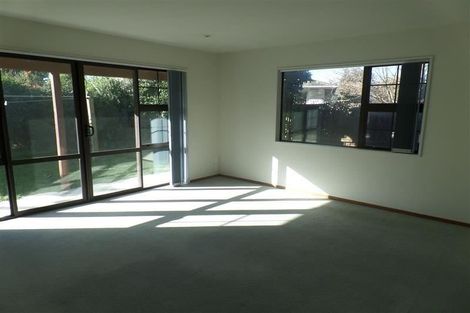 Photo of property in 5 Broadfell Avenue Avonhead Christchurch City