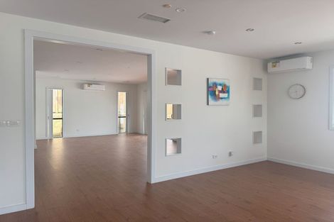 Photo of property in 77 Masons Road, Oteha, Auckland, 0632