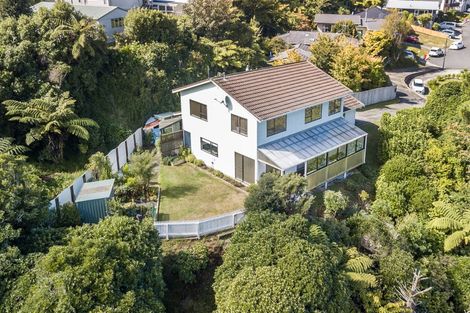 Photo of property in 20 Zande Terrace, Tawa, Wellington, 5028