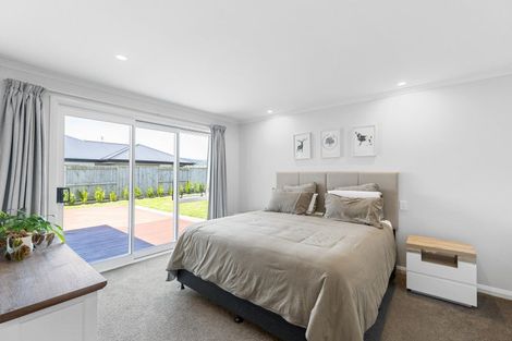 Photo of property in 6 Atlantic Drive, Fitzherbert, Palmerston North, 4410