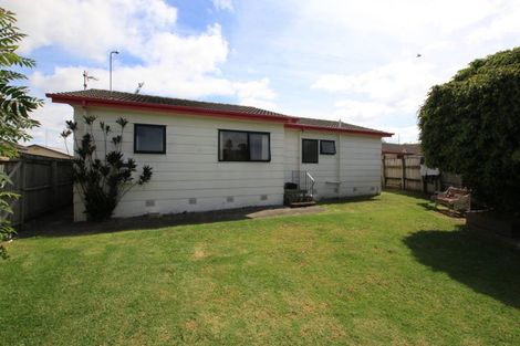 Photo of property in 1/7 Barbados Drive, Unsworth Heights, Auckland, 0632