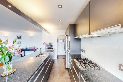 Photo of property in 11 Sovereign Point, Kaiwharawhara, Wellington, 6035