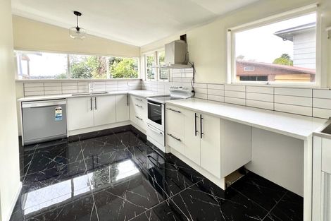 Photo of property in 575 East Coast Road, Browns Bay, Auckland, 0630