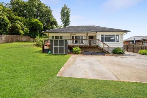 Photo of property in 3 Trosk Place, Waiuku, 2123