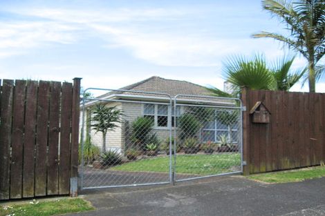 Photo of property in 17 Kapuka Road, Mangere Bridge, Auckland, 2022