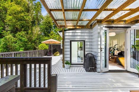 Photo of property in 218 Woodlands Park Road, Titirangi, Auckland, 0604