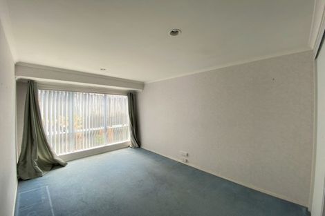 Photo of property in 8 Van Dyke Place, West Harbour, Auckland, 0618