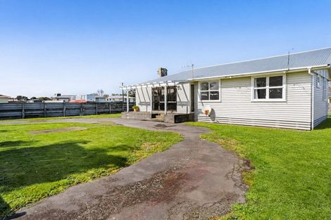 Photo of property in 60 Kapuni Street, Manaia, 4612