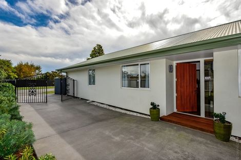 Photo of property in 33 Palmers Road, New Brighton, Christchurch, 8083