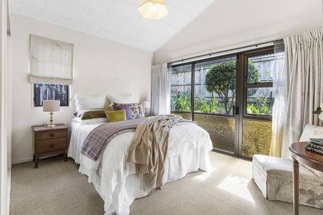 Photo of property in 20a East Coast Road, Milford, Auckland, 0620