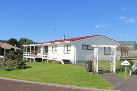Photo of property in 104 Everitt Crescent, Whangamata, 3620