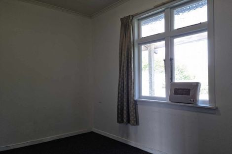 Photo of property in 99 Omata Road, Marfell, New Plymouth, 4310