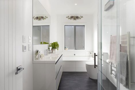 Photo of property in 2 Fantail Heights, Picton, 7220