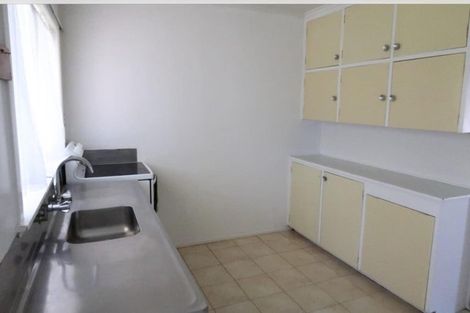 Photo of property in 32 Raleigh Road, Northcote, Auckland, 0627