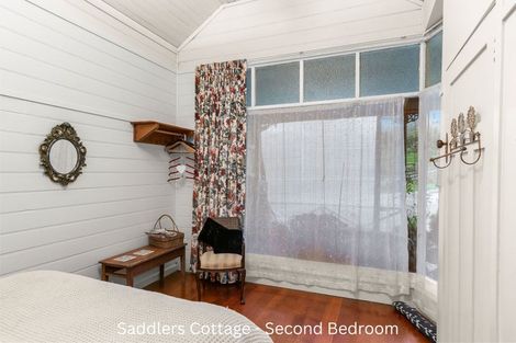 Photo of property in Saddlery Cottage, 3245 Paparoa-oakleigh Road, Paparoa, 0571