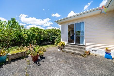 Photo of property in 4 Pekanga Road, Normandale, Lower Hutt, 5010