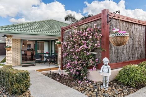 Photo of property in 15 Ina Ville Drive, Pukekohe, 2120