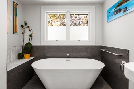 Photo of property in 2 Sealy Road, Bluff Hill, Napier, 4110