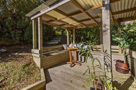 Photo of property in 27b Chetwode Grove, Newlands, Wellington, 6037