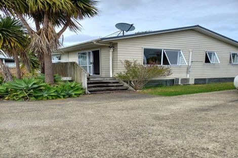 Photo of property in 47 Fairclough Road, Beach Haven, Auckland, 0626