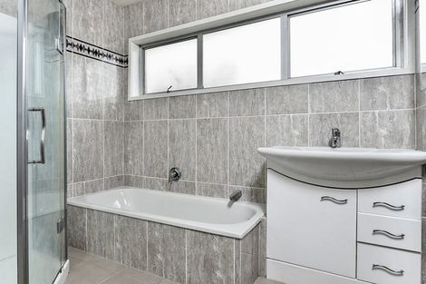 Photo of property in 34 Raymond Terrace, Northcote, Auckland, 0627