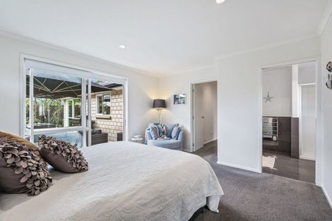 Photo of property in 25 Waitemata Drive, One Tree Point, 0118