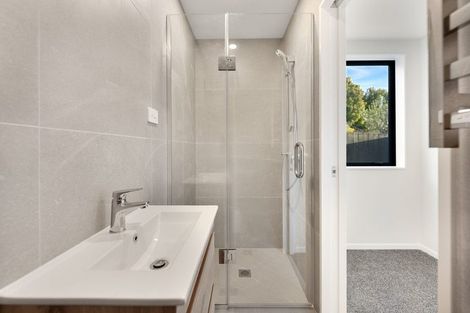 Photo of property in 4202d Great North Road, Glendene, Auckland, 0602