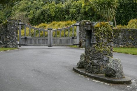 Photo of property in 49 Whakamoenga Point, Acacia Bay, Taupo, 3385