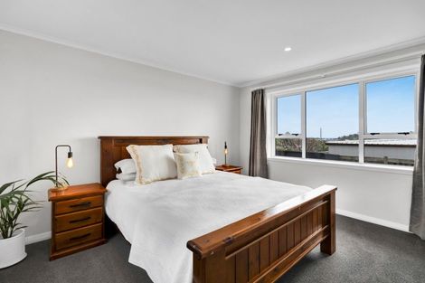 Photo of property in 7 Lemont Place, Westown, New Plymouth, 4310