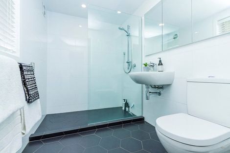 Photo of property in 25 Regent Street, Devonport, Auckland, 0624