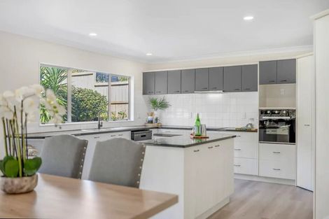 Photo of property in 28 Santa Ana Drive, Dannemora, Auckland, 2016