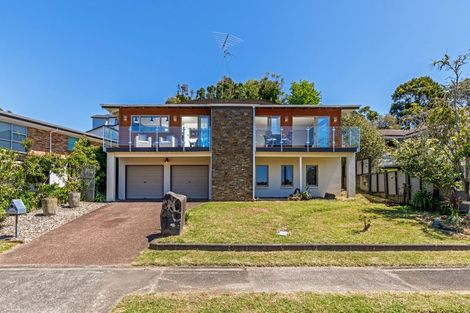 Photo of property in 9 Robin Lane, Browns Bay, Auckland, 0630