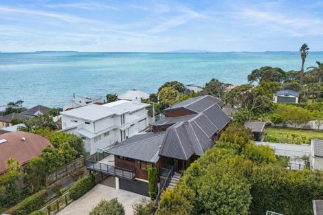 Photo of property in 35 Rothesay Bay Road, Rothesay Bay, Auckland, 0630